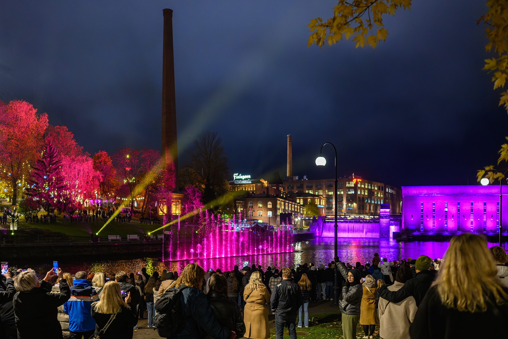 Tanssivat vedet Koskipuistossa.