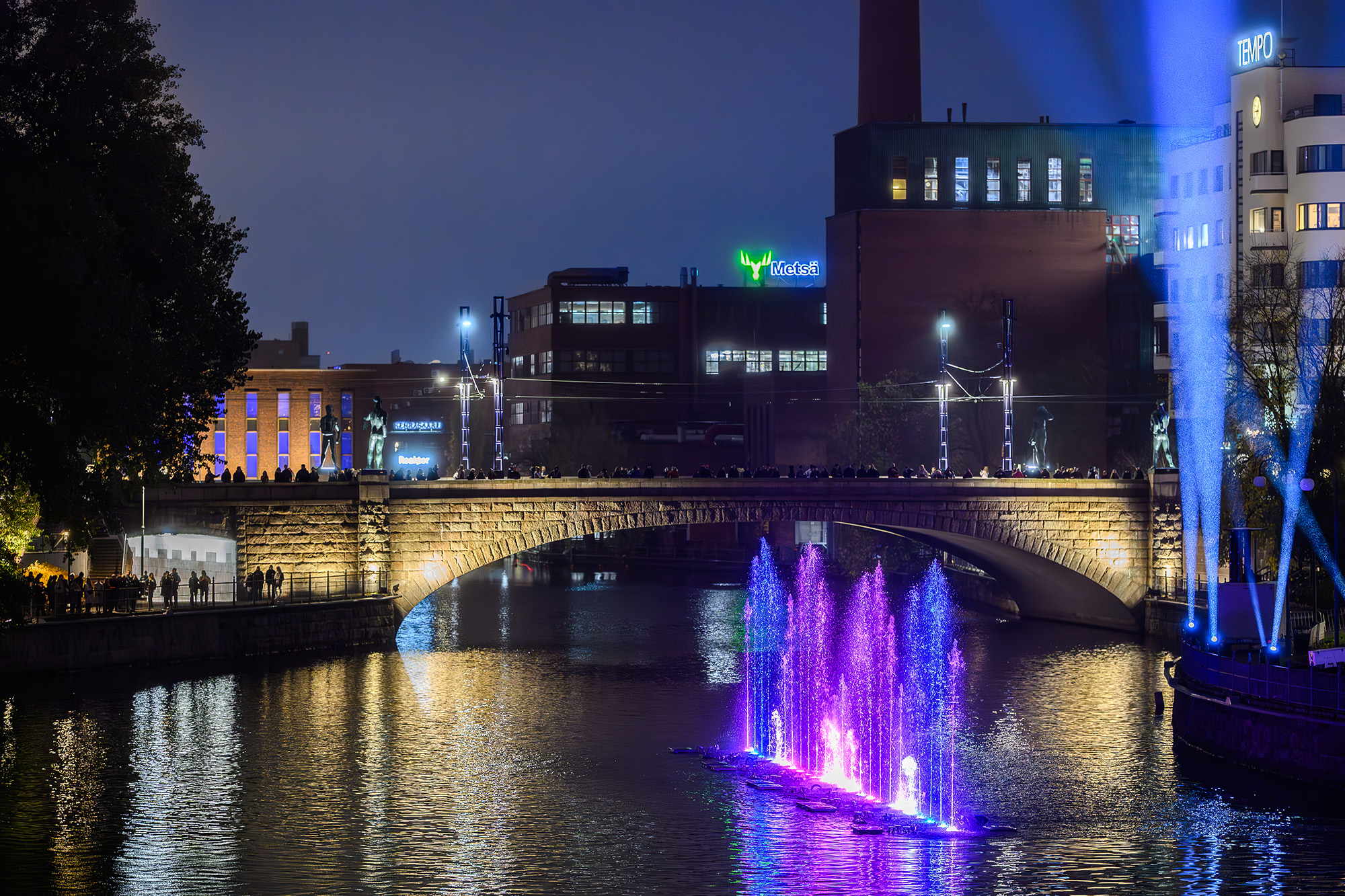 Tanssivat vedet Koskipuistossa.